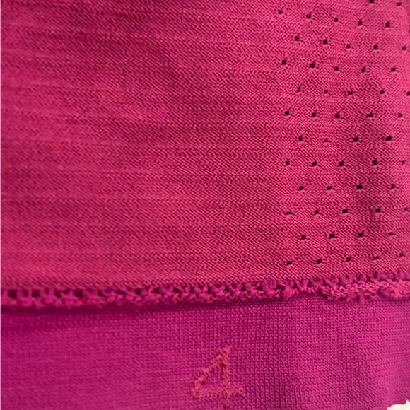 Lululemon | Perforated Training Tank Too| Size 4 - Picture 5 of 6